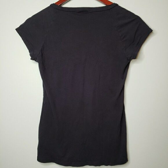 Giraffe V-Neck T-Shirt Black Gray Tonal Lightweight Tee Womens Juniors Sz Medium - Picture 3 of 11